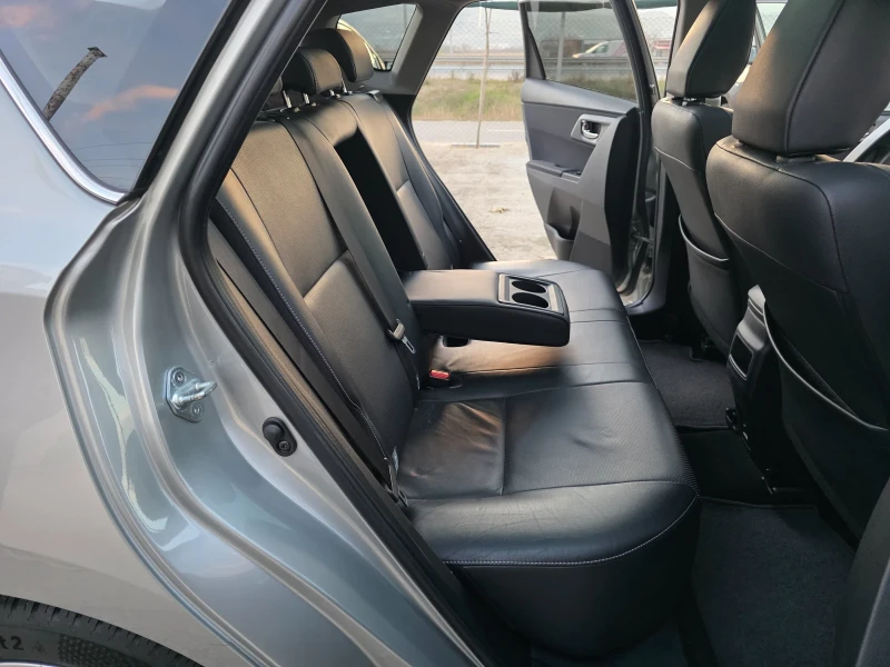 Toyota Auris 1.6 VVTI Автоматик Кожен Салон Панорама Навигация, снимка 9 - Автомобили и джипове - 52842183