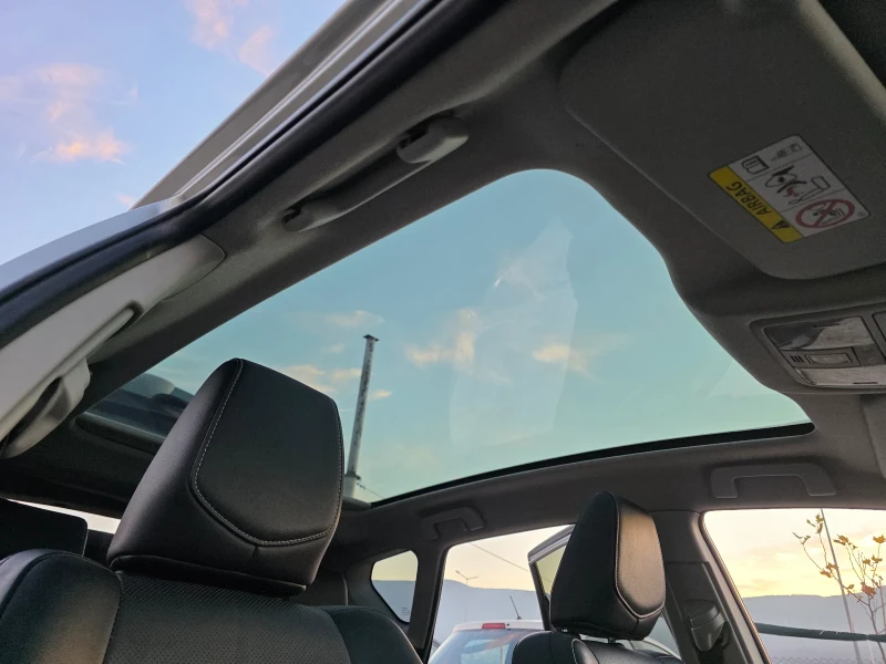 Toyota Auris 1.6 VVTI Автоматик Кожен Салон Панорама Навигация, снимка 13 - Автомобили и джипове - 52842183