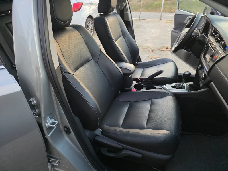 Toyota Auris 1.6 VVTI Автоматик Кожен Салон Панорама Навигация, снимка 8 - Автомобили и джипове - 52842183
