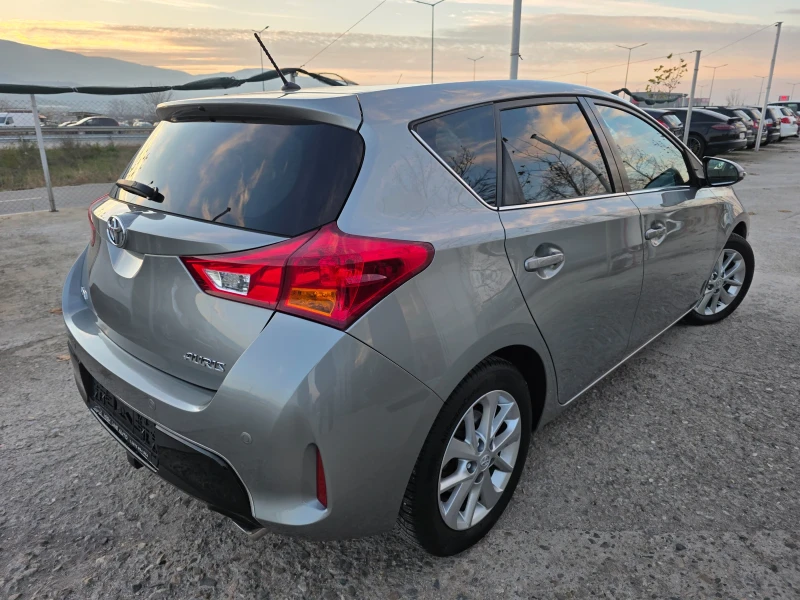 Toyota Auris 1.6 VVTI Автоматик Кожен Салон Панорама Навигация, снимка 3 - Автомобили и джипове - 52842183