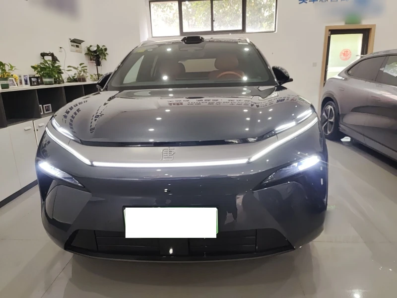 BYD Tang L 2025 Model EV 4x4, снимка 2 - Автомобили и джипове - 53026677