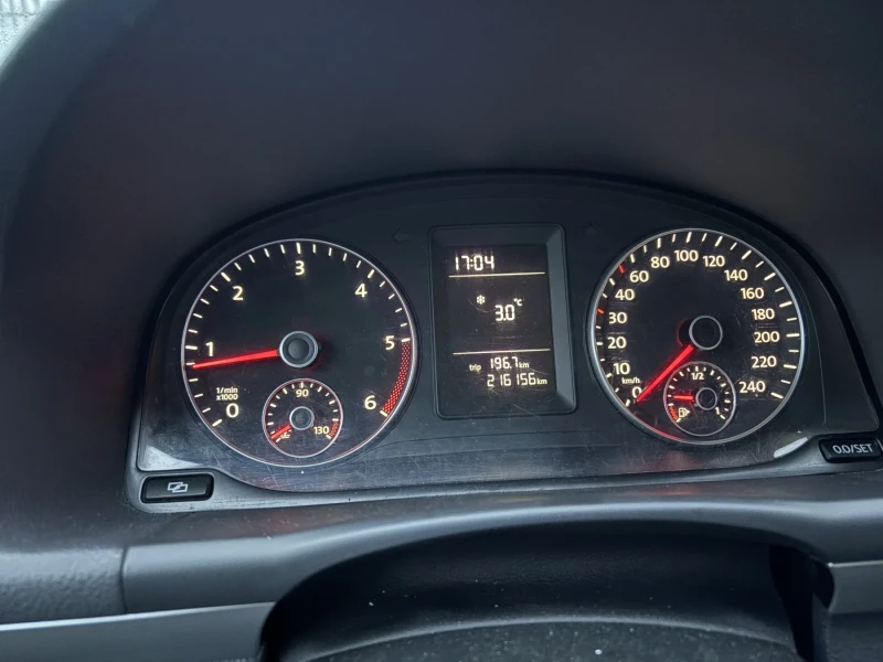 VW Touran 1.6 TDI, снимка 7 - Автомобили и джипове - 53046876