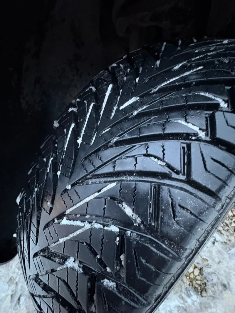 VW Touran 1.6 TDI, снимка 11 - Автомобили и джипове - 53046876