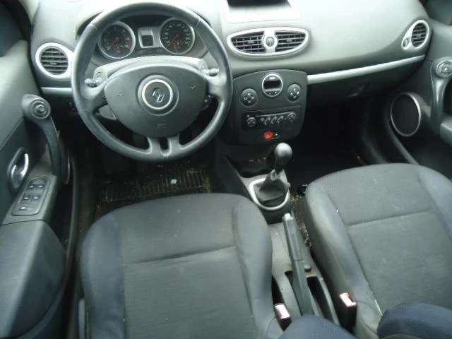 Renault Clio 1.5 dci 86kc, снимка 6 - Автомобили и джипове - 34141486