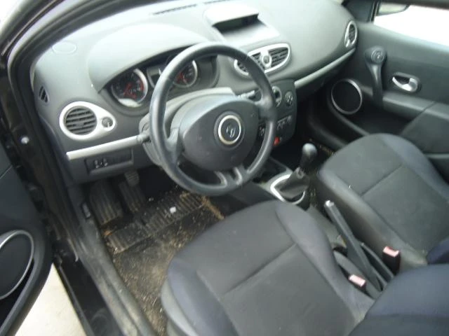 Renault Clio 1.5 dci 86kc, снимка 7 - Автомобили и джипове - 34141486