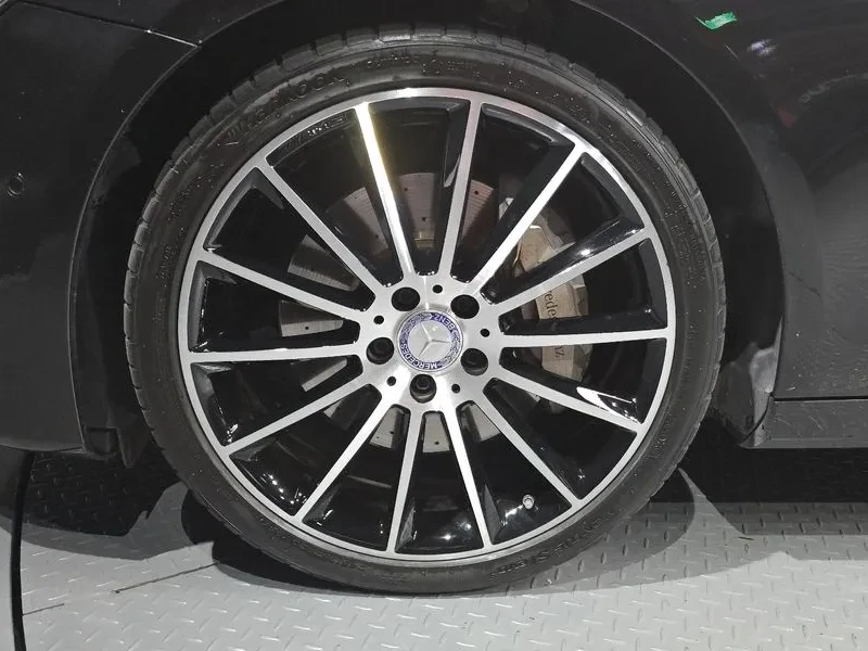 Mercedes-Benz E 300 4Matic Amg Line , снимка 5 - Автомобили и джипове - 55138205