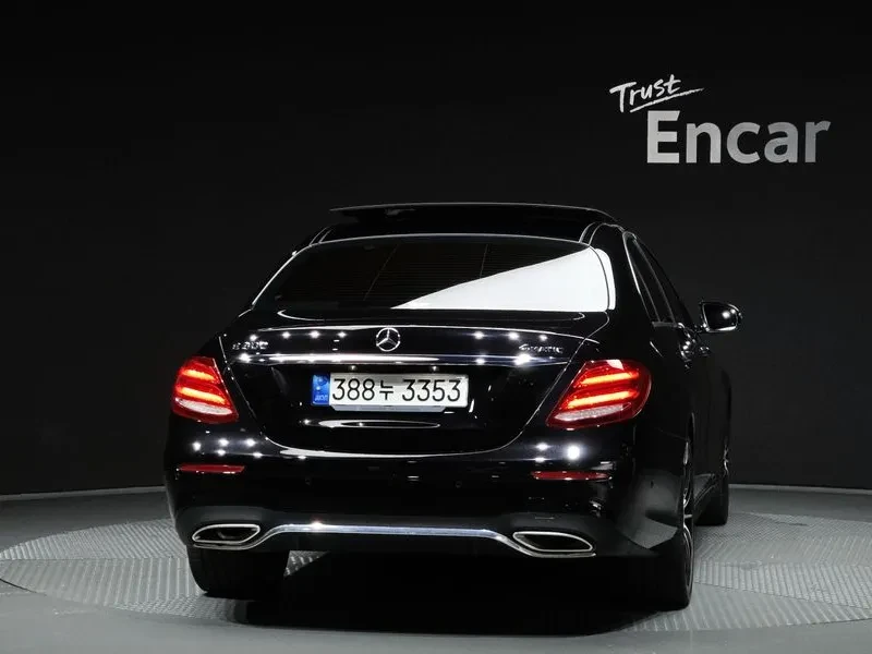 Mercedes-Benz E 300 4Matic Amg Line , снимка 4 - Автомобили и джипове - 55138205