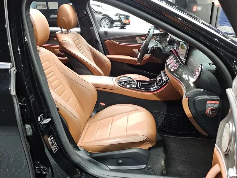 Mercedes-Benz E 300 4Matic Amg Line , снимка 12 - Автомобили и джипове - 55138205