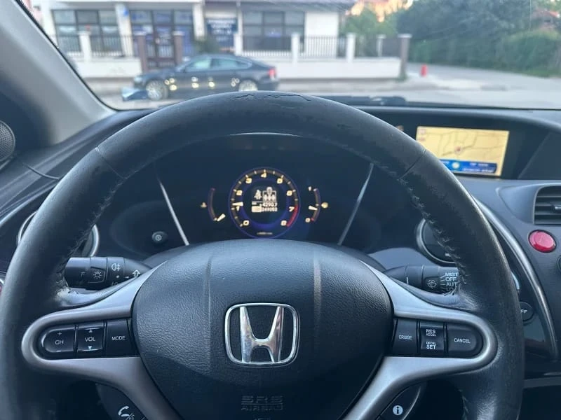Honda Civic Exclusive V-tec, снимка 5 - Автомобили и джипове - 56293956