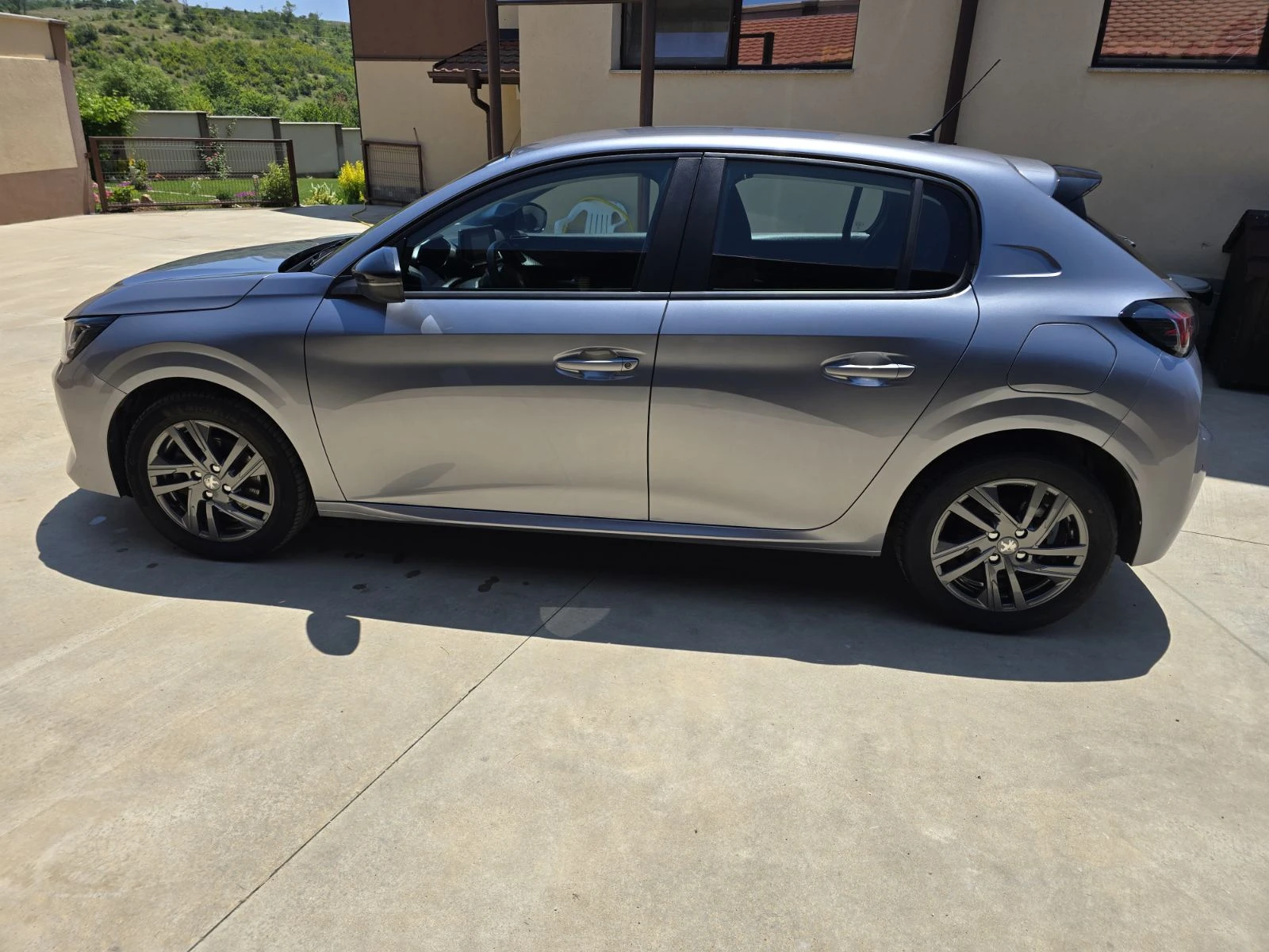Peugeot 208 1.5 BlueHDi - изображение 8