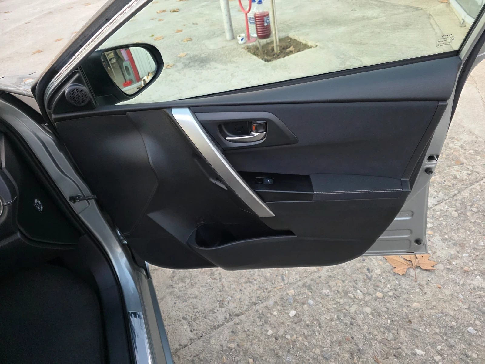 Toyota Auris 1.6 VVTI Автоматик Кожен Салон Панорама Навигация - изображение 7