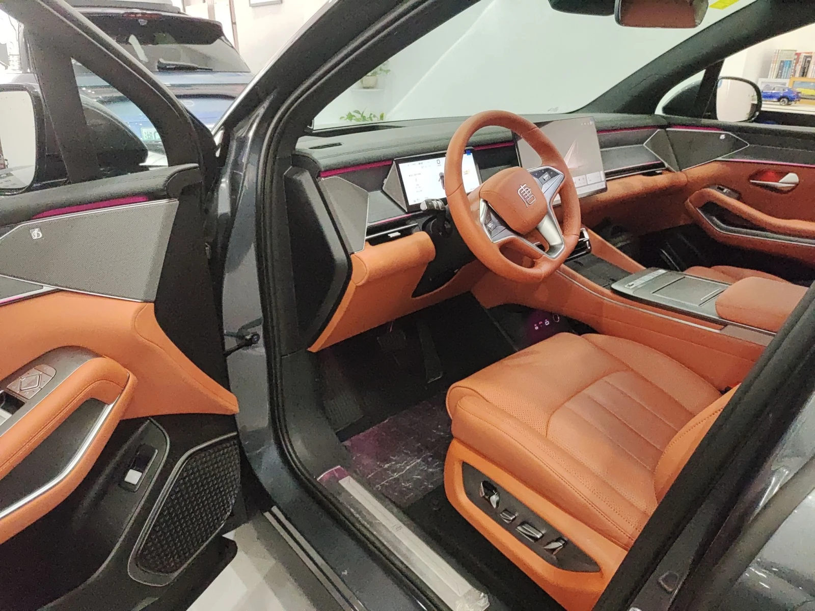 BYD Tang L 2025 Model EV 4x4 | Mobile.bg � ����������� 11