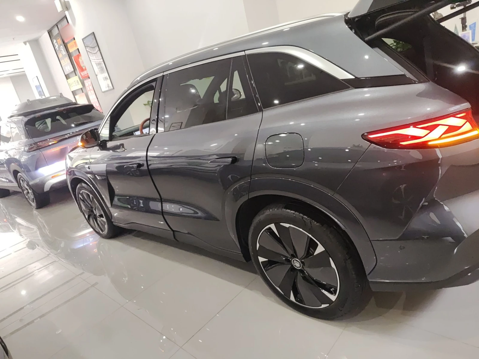 BYD Tang L 2025 Model EV 4x4 | Mobile.bg � ����������� 4