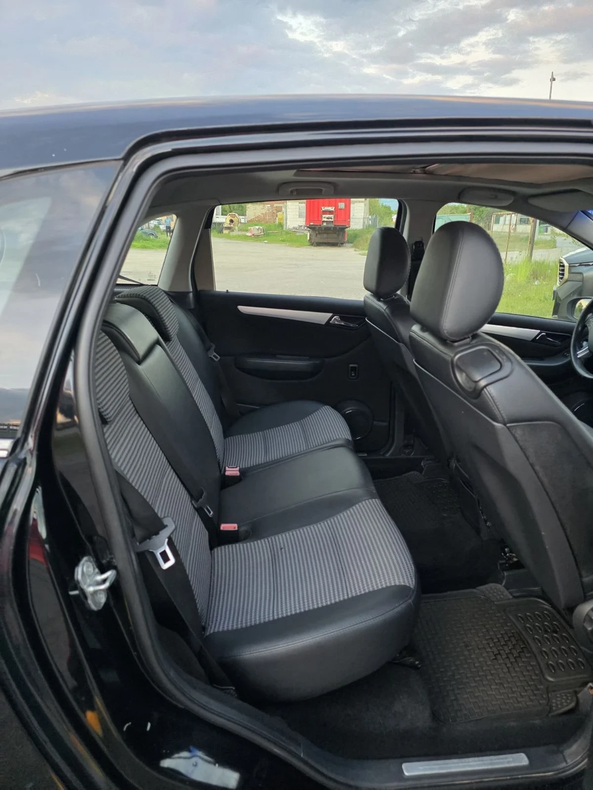 Mercedes-Benz B 200 CDI, снимка 9 - Автомобили и джипове - 54444883
