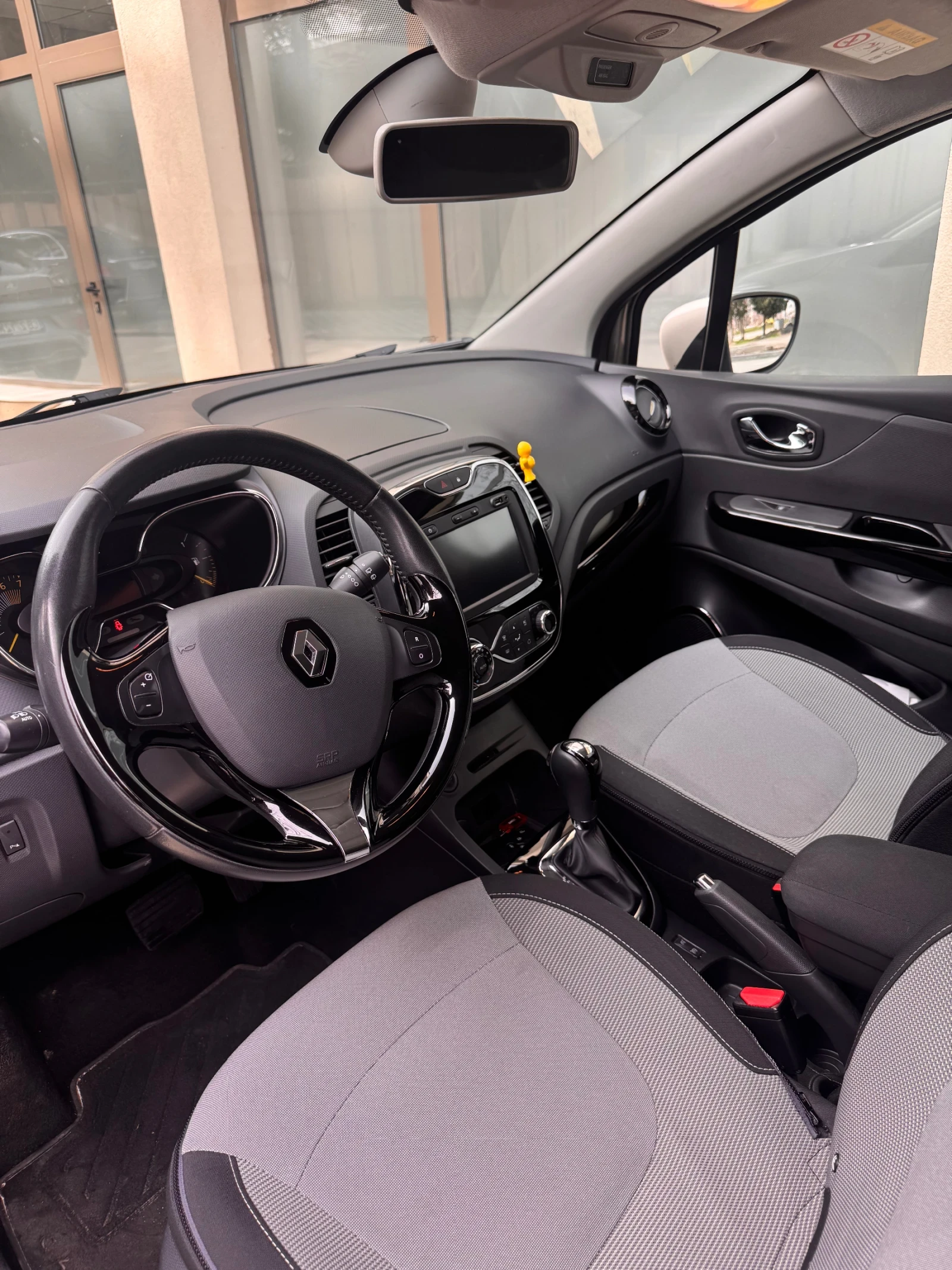 Renault Captur, снимка 2 - Автомобили и джипове - 54510666