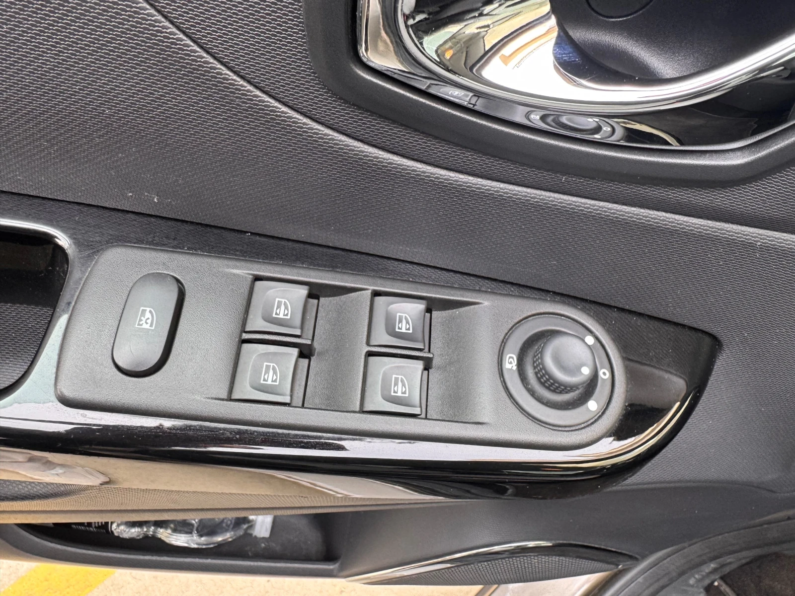 Renault Captur, снимка 9 - Автомобили и джипове - 54510666