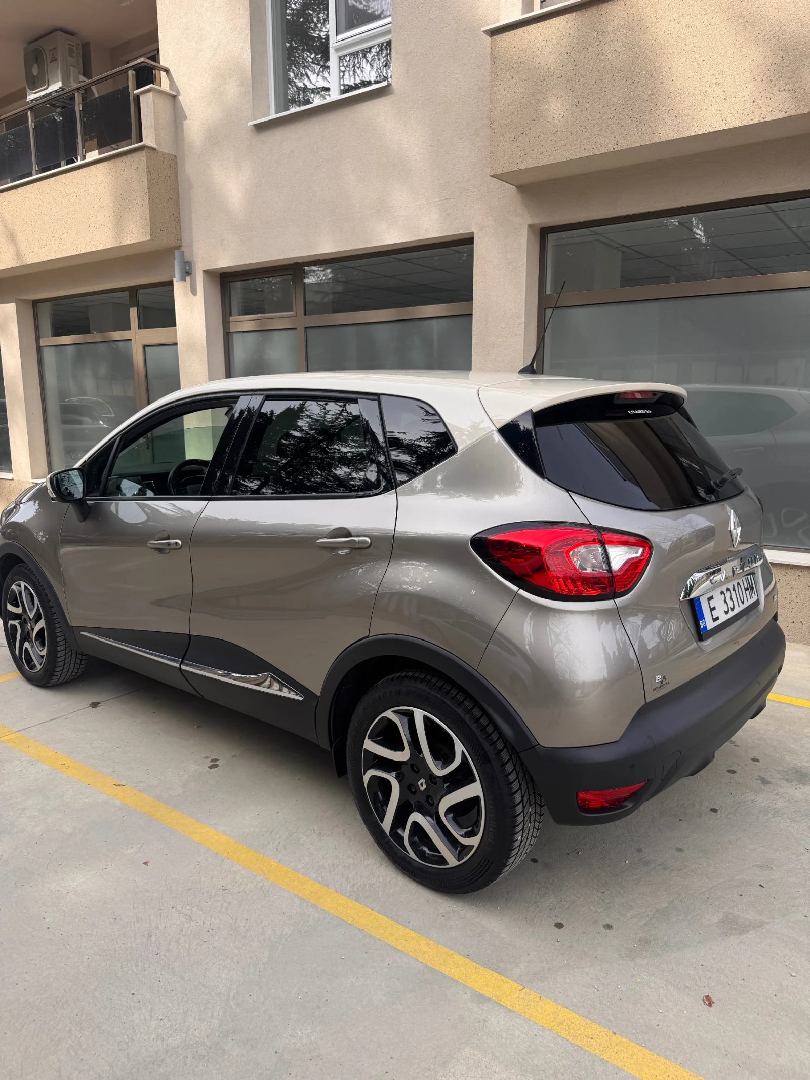Renault Captur, снимка 7 - Автомобили и джипове - 54510666