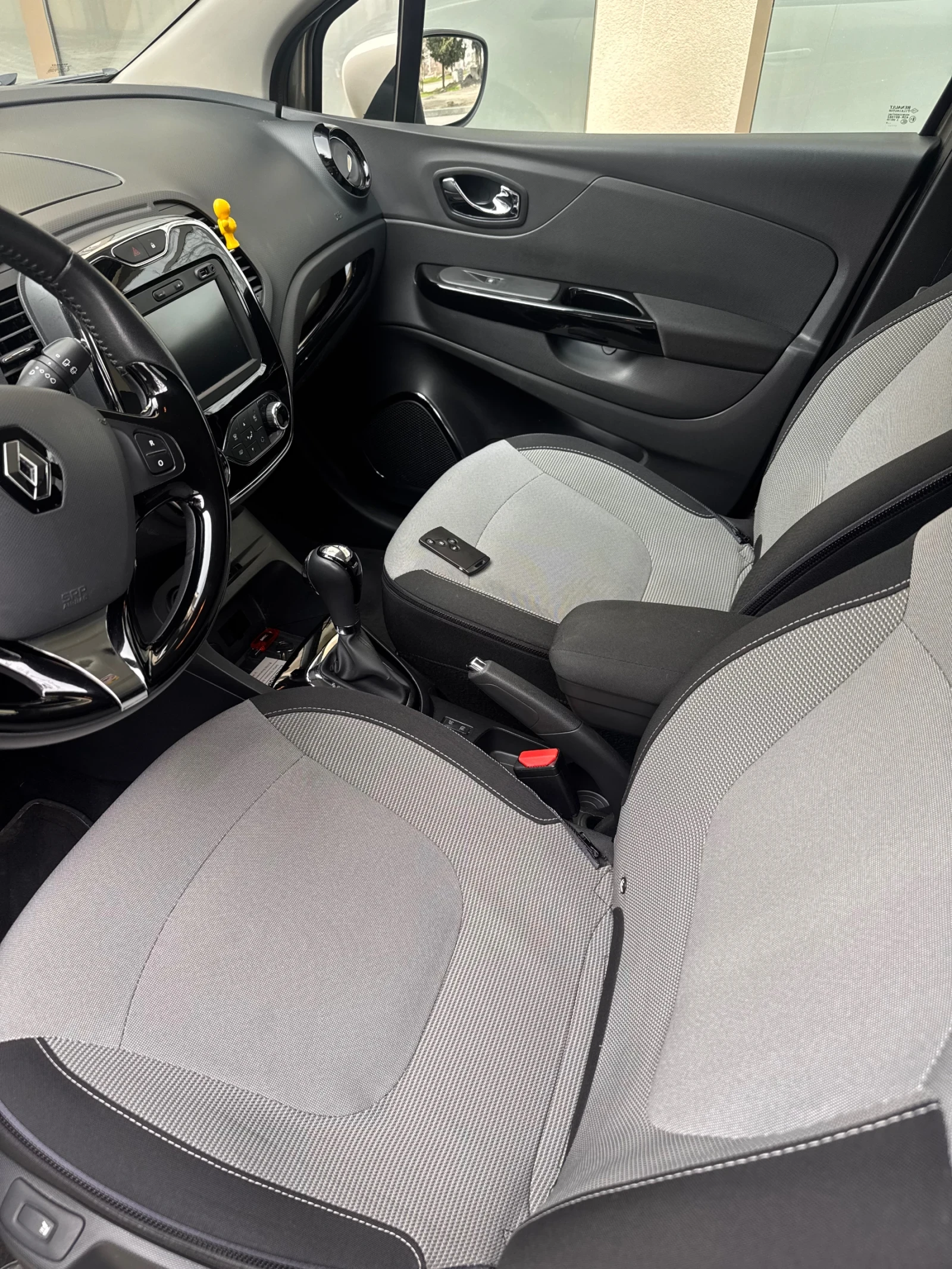 Renault Captur, снимка 10 - Автомобили и джипове - 54510666