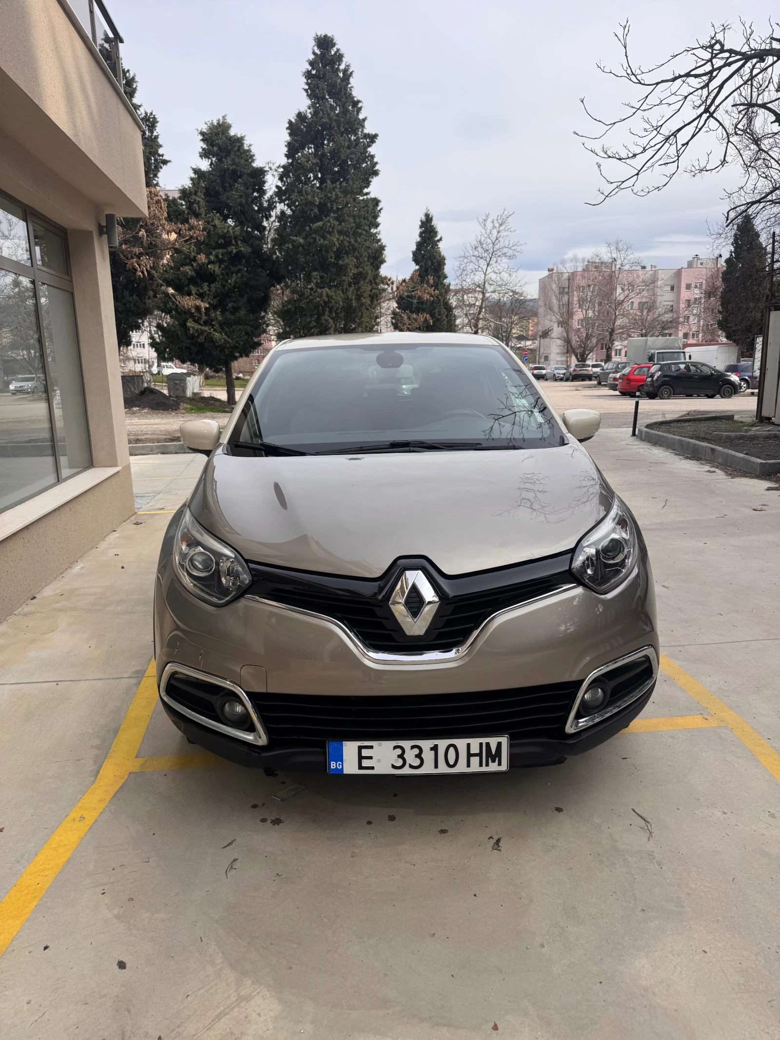Renault Captur, снимка 3 - Автомобили и джипове - 54510666