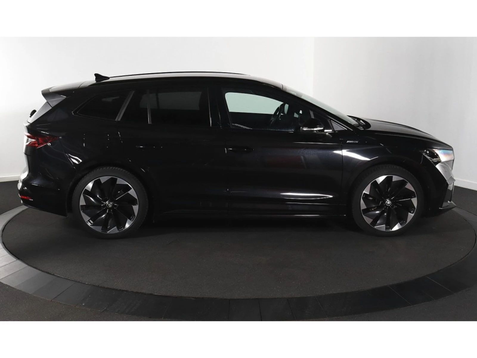Skoda Enyaq 60 Sportline, снимка 4 - Автомобили и джипове - 54639842