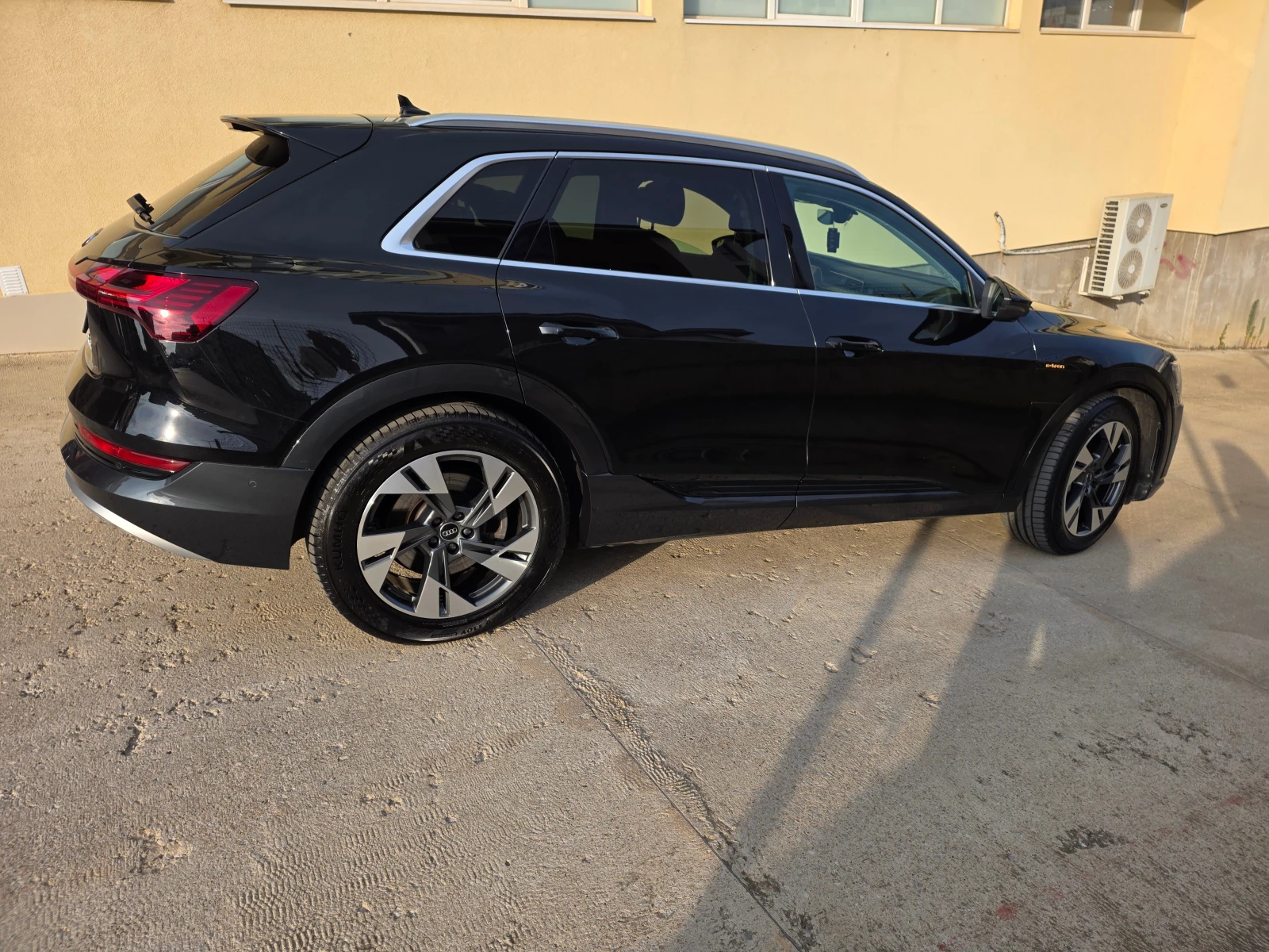Audi E-Tron Audi e-tron 55 Q ADVANCED MTRX/ACC/HuD/PANO/360/NA | Mobile.bg � ����������� 6