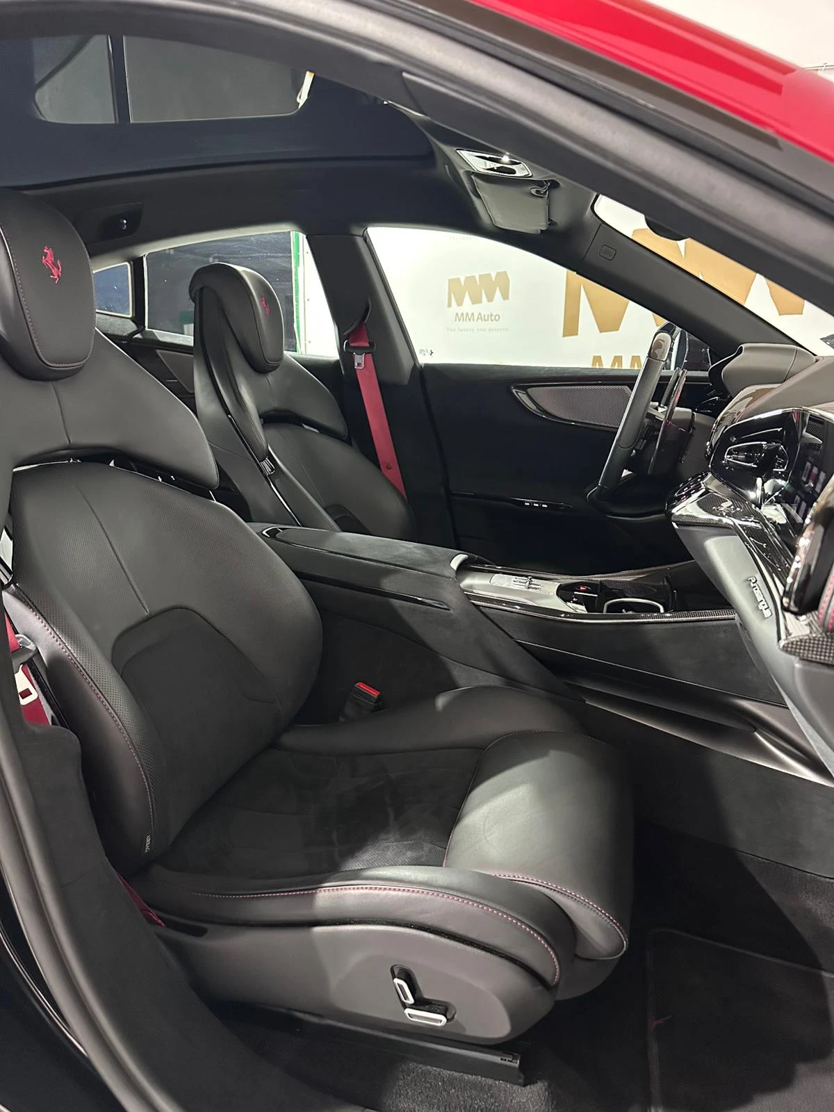 Ferrari Purosangue V12* Carbon* Pano* Ventilation* Display, снимка 11 - Автомобили и джипове - 55952536