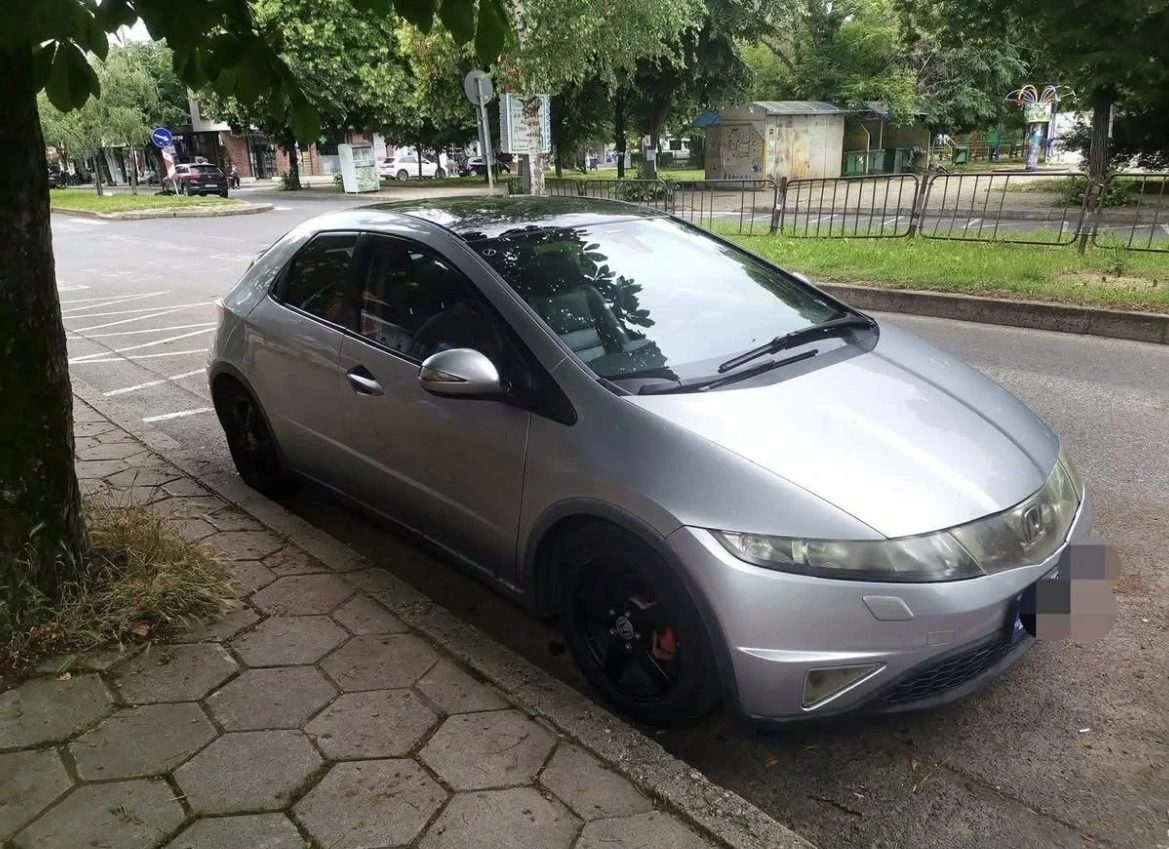 Honda Civic Exclusive V-tec, снимка 2 - Автомобили и джипове - 56293956