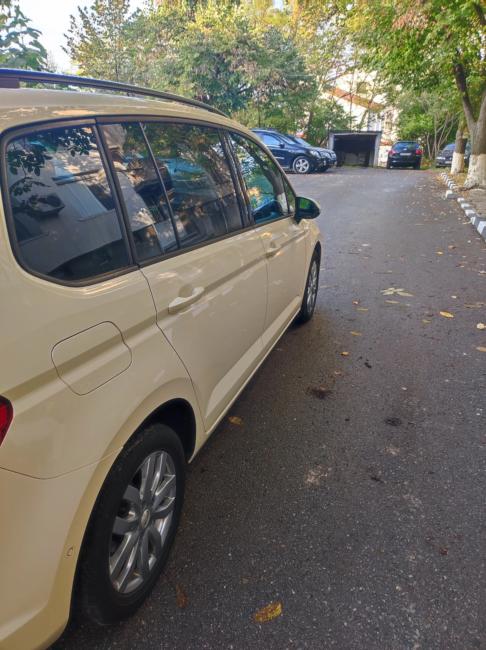 VW Touran, снимка 9 - Автомобили и джипове - 56615301