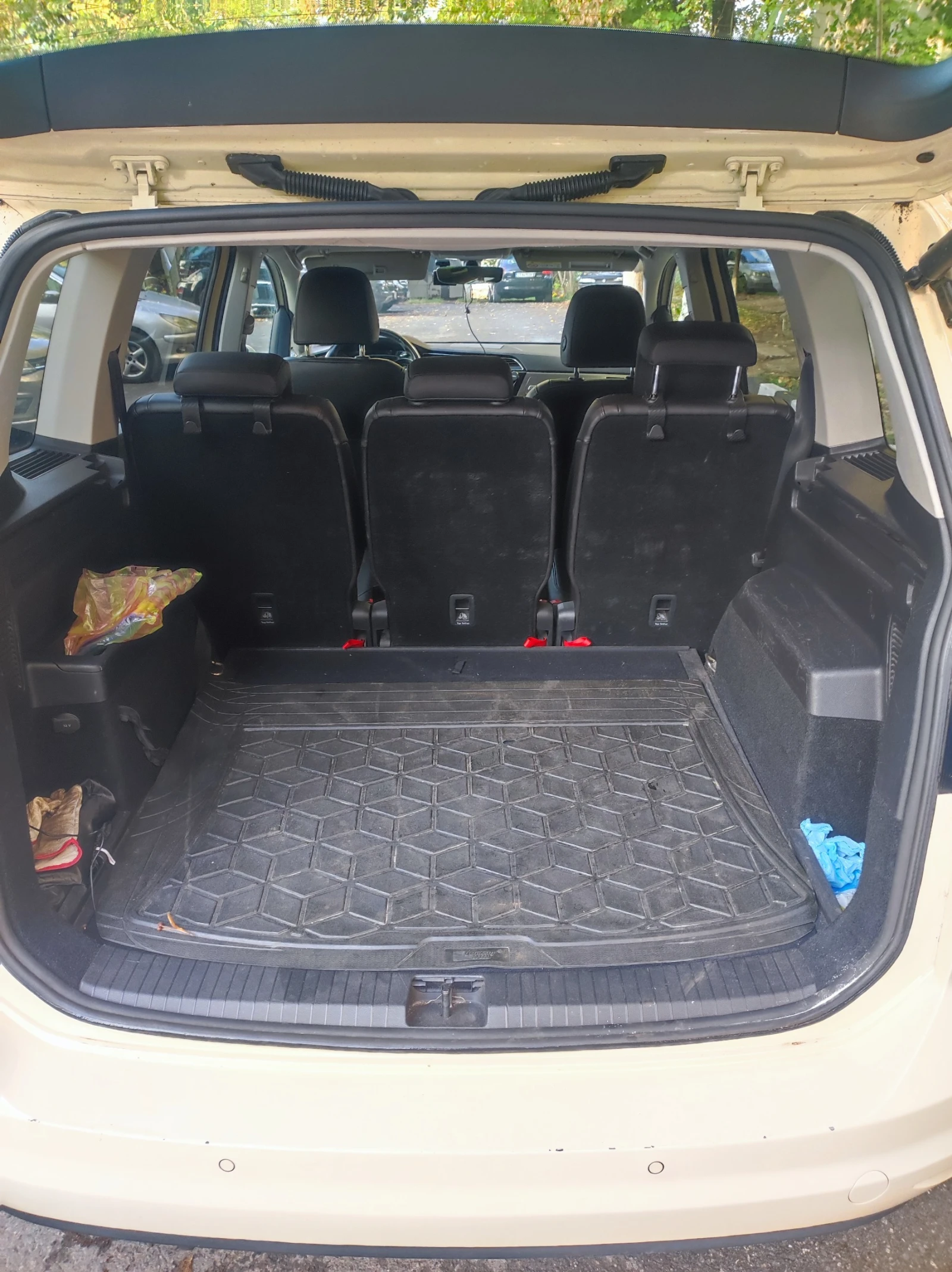 VW Touran, снимка 6 - Автомобили и джипове - 56615301