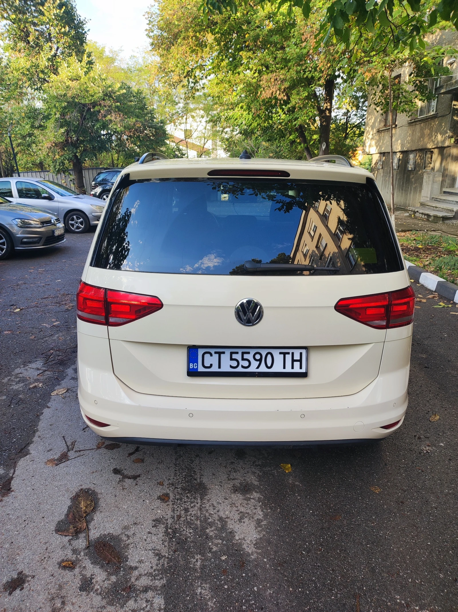 VW Touran, снимка 5 - Автомобили и джипове - 56615301