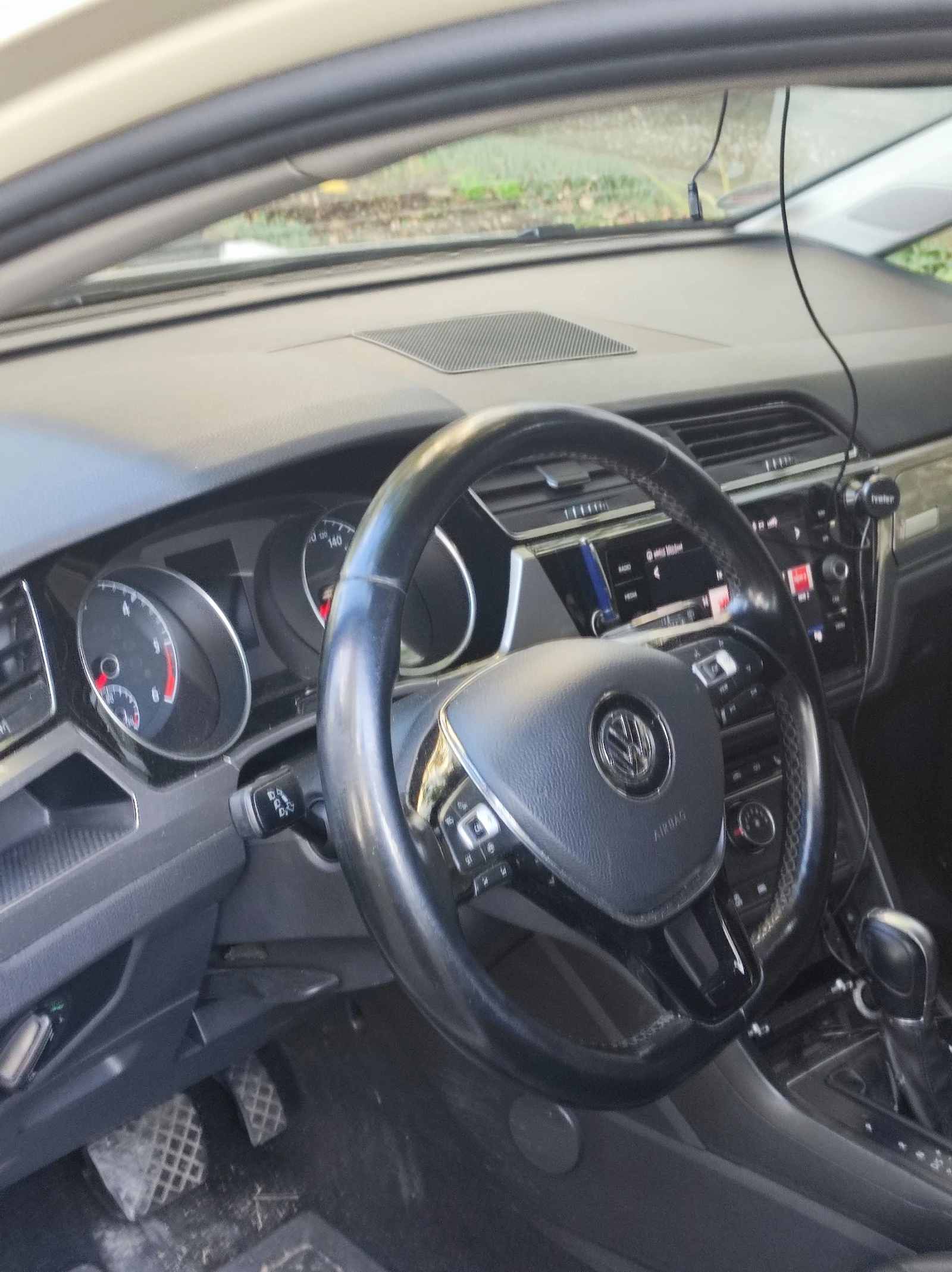 VW Touran, снимка 17 - Автомобили и джипове - 56615301