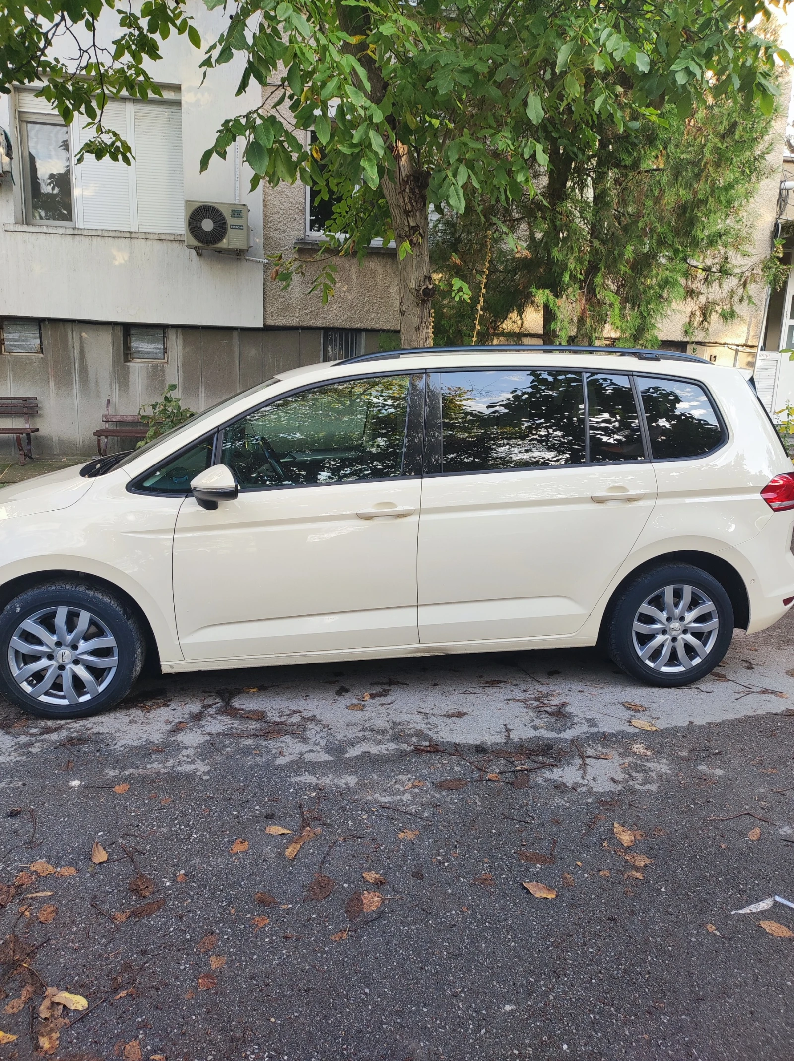 VW Touran, снимка 3 - Автомобили и джипове - 56615301