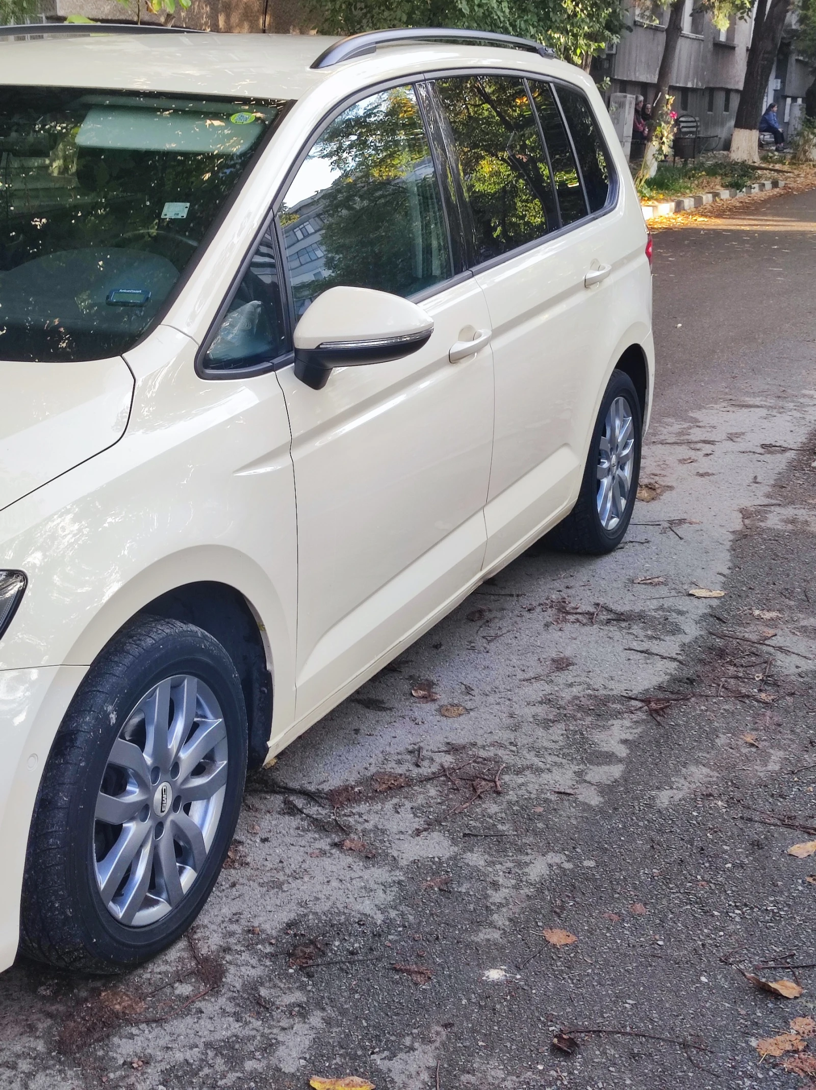 VW Touran, снимка 2 - Автомобили и джипове - 56615301