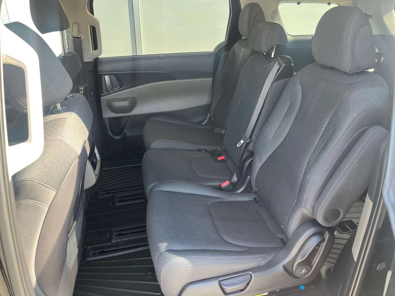 Kia Carnival LX, снимка 8 - Автомобили и джипове - 56703305