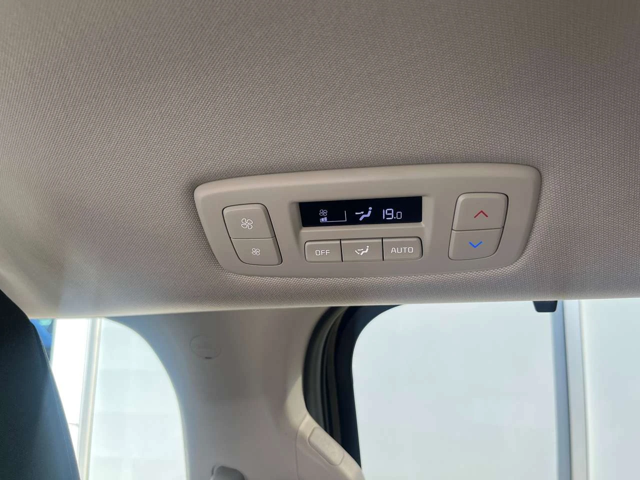 Kia Carnival LX, снимка 10 - Автомобили и джипове - 56703305