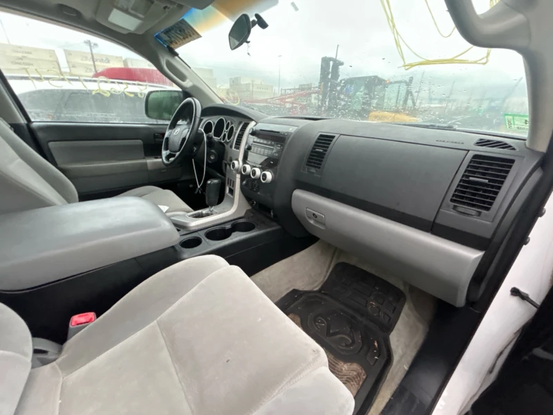 Toyota Sequoia, снимка 10 - Автомобили и джипове - 49380654