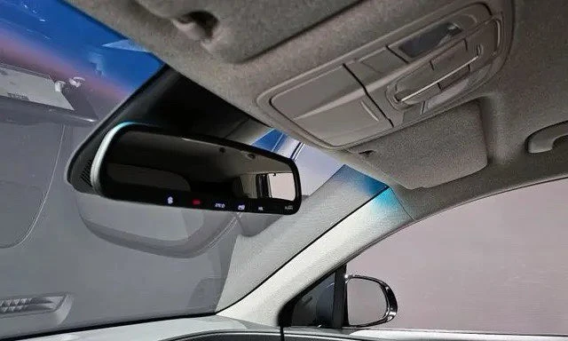 Hyundai Santa fe 2.0 2WD, снимка 16 - Автомобили и джипове - 53090878