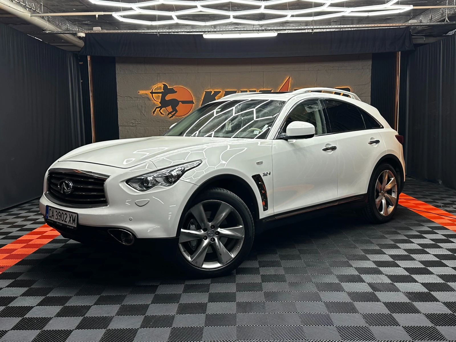 Infiniti QX70 3.0d/от БЪЛГАРИЯ/ДОКАЗАНИ КМ/БАРТЕР/ЛИЗИНГ/