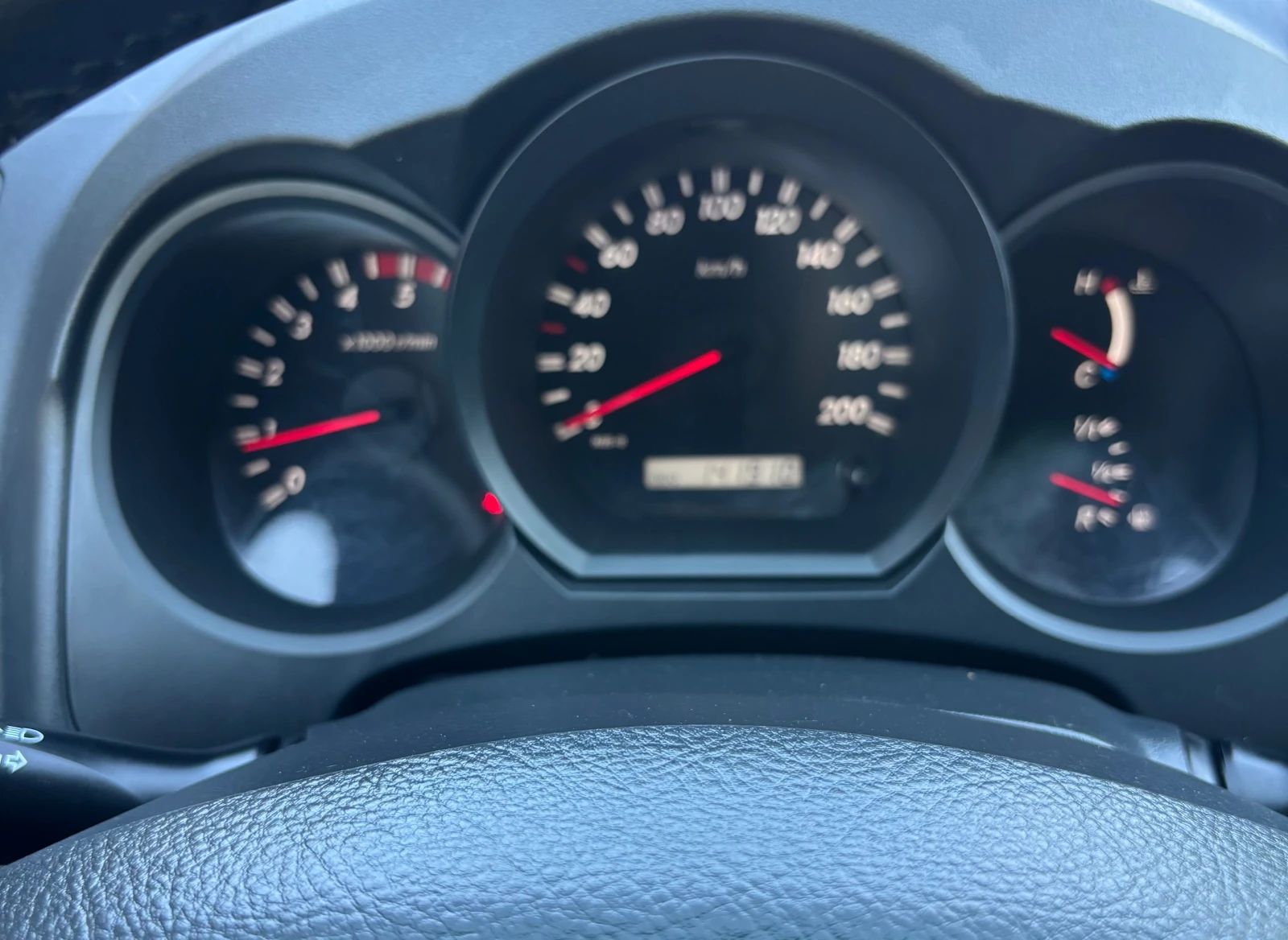 Toyota Hilux 2.5 D-4D, снимка 16 - Автомобили и джипове - 55054603