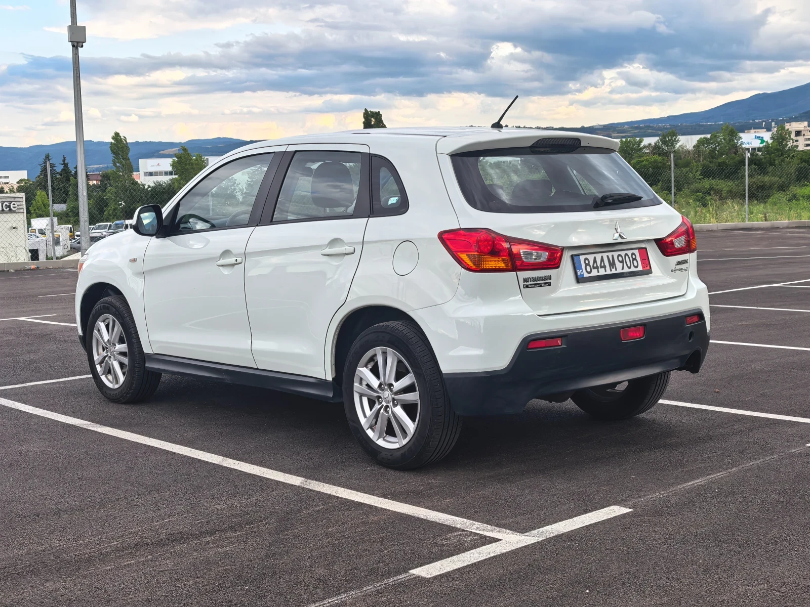 Mitsubishi ASX 1.6 бензин - ТОП състояние + 4 зимни гуми с джанти, снимка 5 - Автомобили и джипове - 55180403