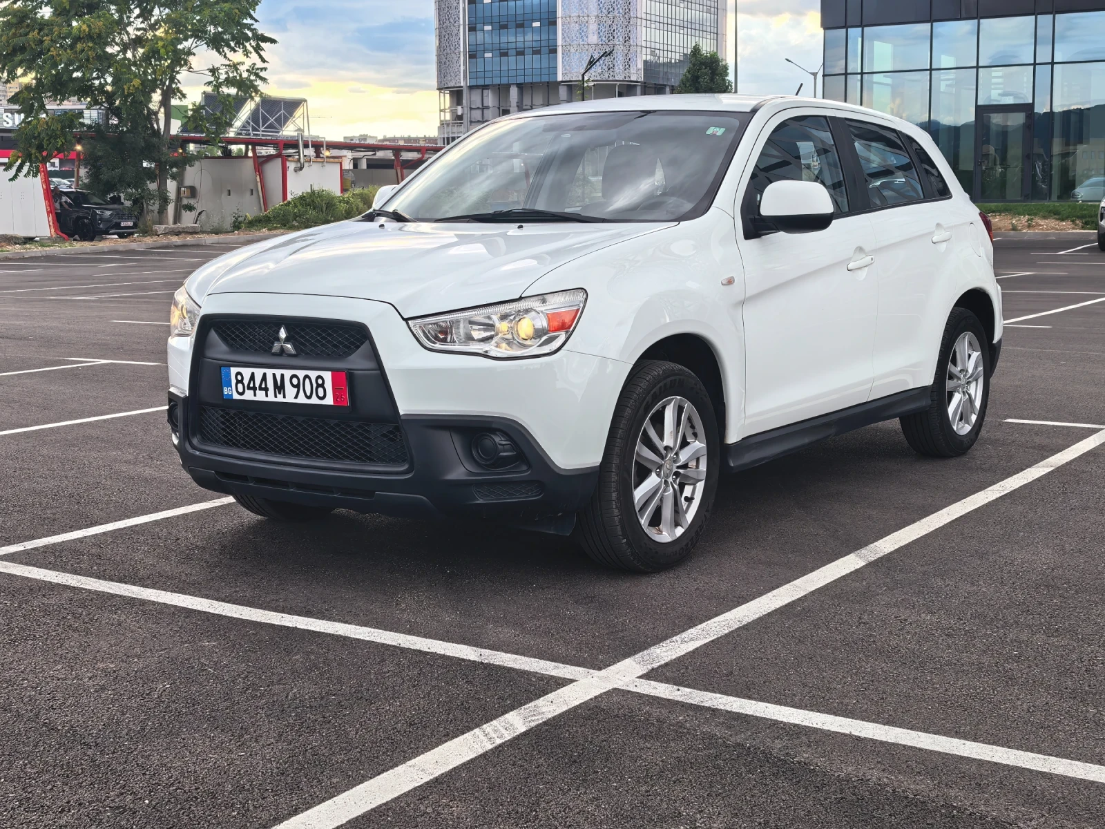 Mitsubishi ASX 1.6 бензин - ТОП състояние + 4 зимни гуми с джанти, снимка 3 - Автомобили и джипове - 55180403
