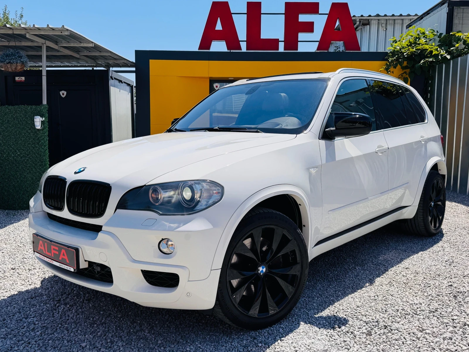 BMW X5 3.0sd/M-PAKET/ВС.ЕКСТРИ/ВАКУУМ/DVD/HUD/КАМЕРА/ТОП/, снимка 2 - Автомобили и джипове - 55543058