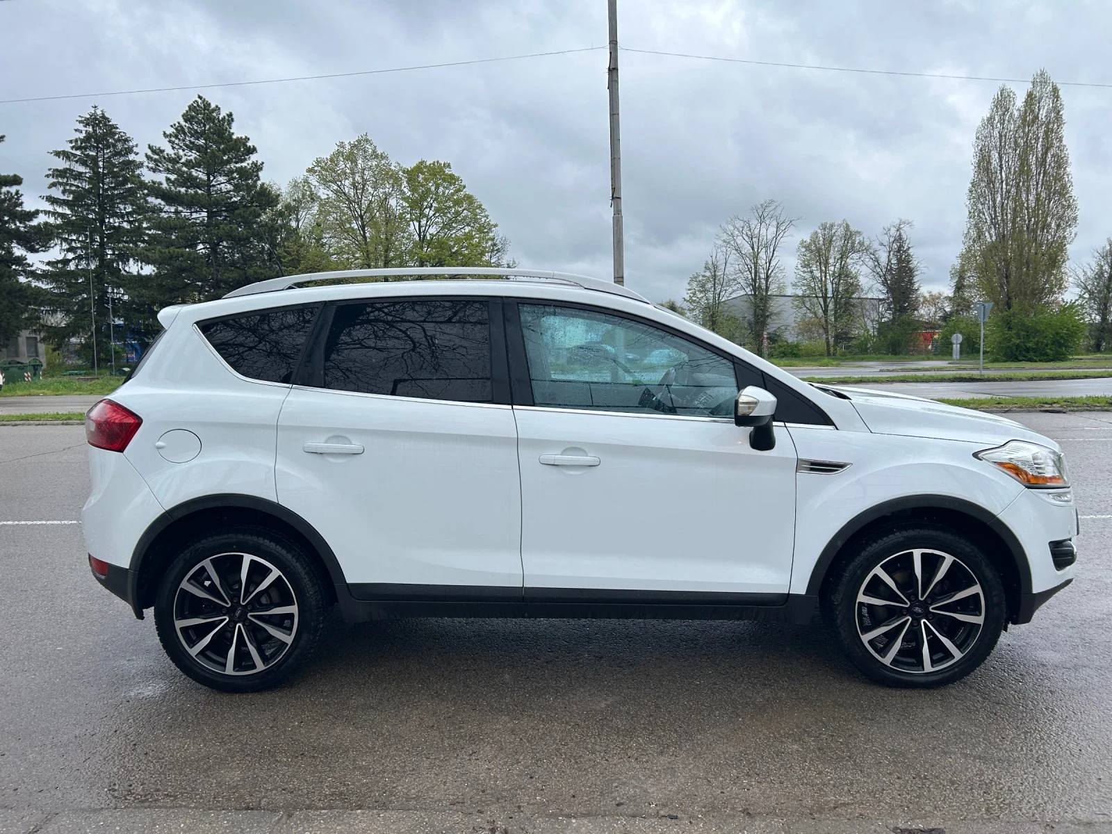 Ford Kuga 2, 5 T, снимка 2 - Автомобили и джипове - 56631648
