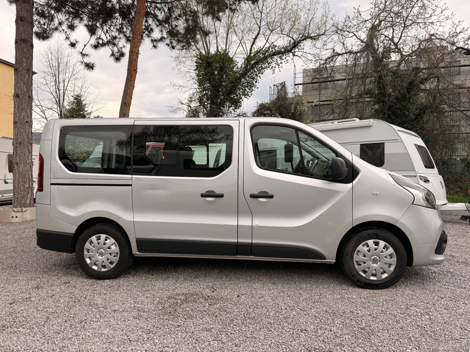 Renault Trafic, снимка 2 - Бусове и автобуси - 54347512