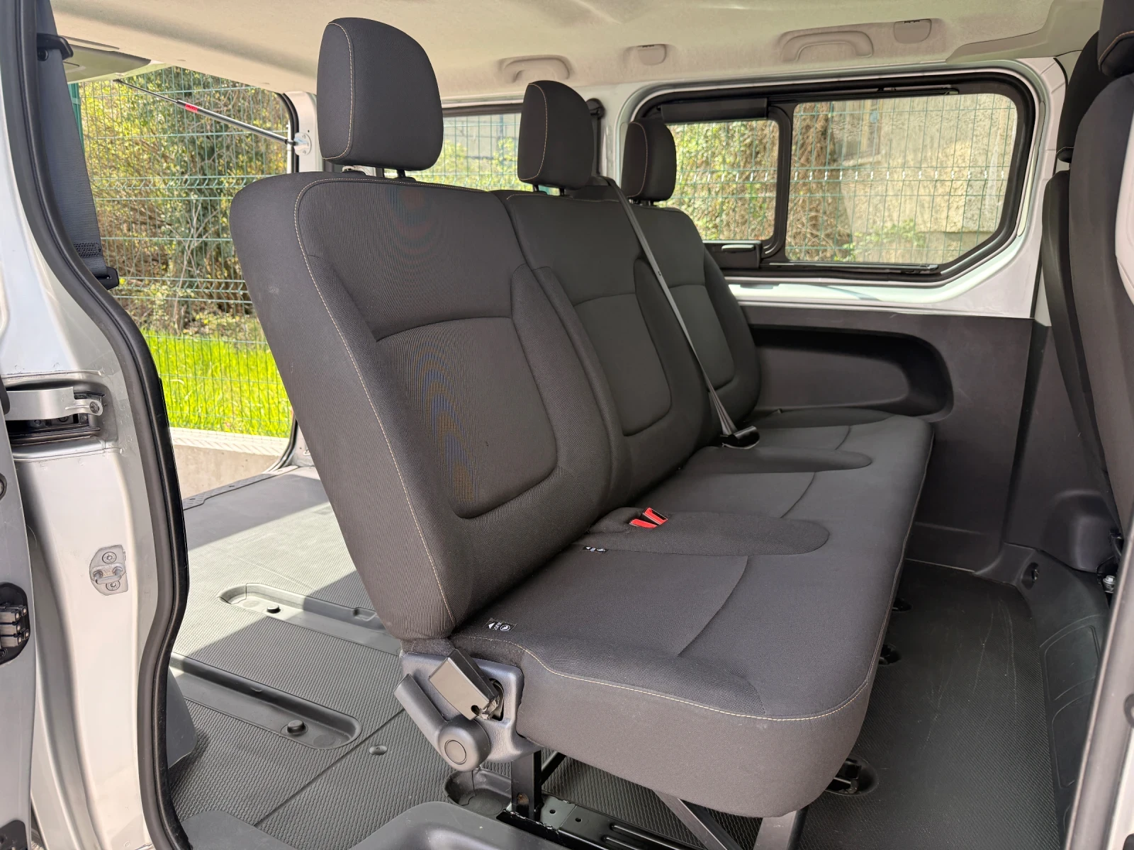 Renault Trafic, снимка 13 - Бусове и автобуси - 54347512