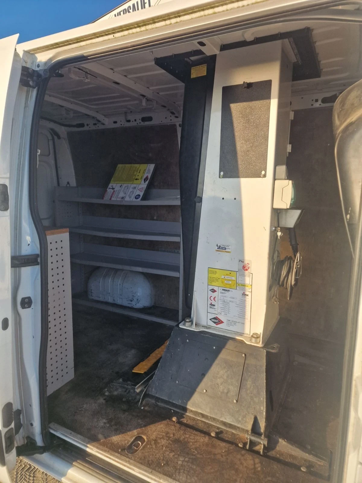 Renault Master автовишка, снимка 12 - Бусове и автобуси - 56331732