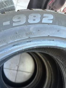 Гуми Зимни 255/50R19, снимка 3 - Гуми и джанти - 47979312