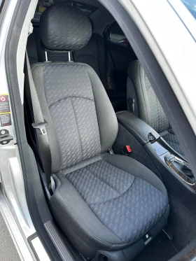 Обява за продажба на Mercedes-Benz E 220 Реални километри, всичко платено, обслужен  ~7 200 лв. - изображение 8