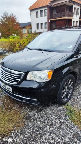  Chrysler Town and Co...