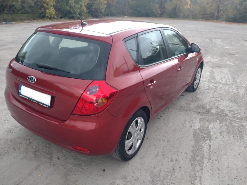 Kia Ceed 1.6, снимка 4 - Автомобили и джипове - 47651110